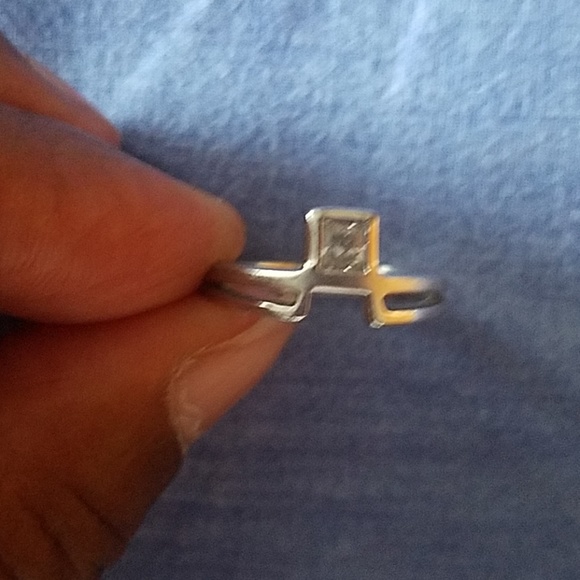 White gold ring with cubic zirconia. - Picture 6 of 8